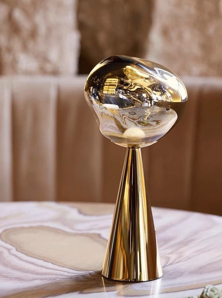 Melt Bærbar Dimbar LED Bordlampe - Moderne Nordisk Sengelampe