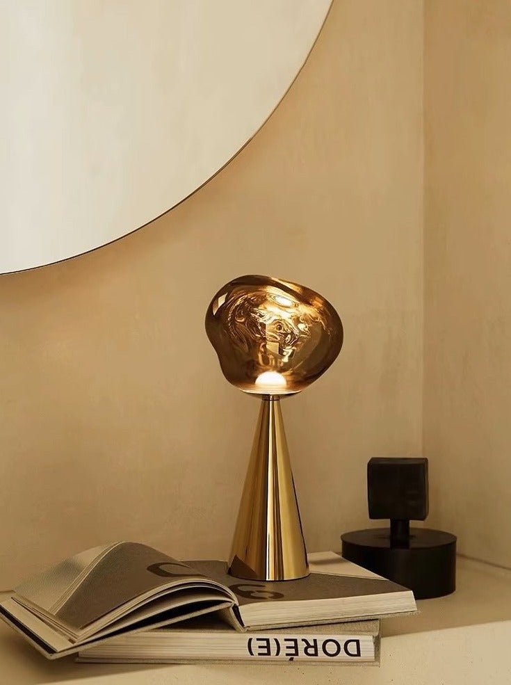 Melt Bærbar Dimbar LED Bordlampe - Moderne Nordisk Sengelampe